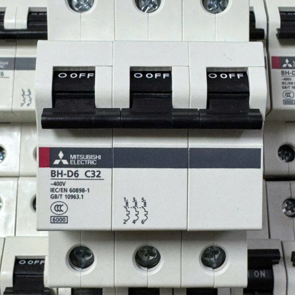 CẦU DAO ĐIỆN BH-D6 3P 32A TYPE C N CẦU DAO ĐIỆN BH-D6 3P 32A TYPE C N